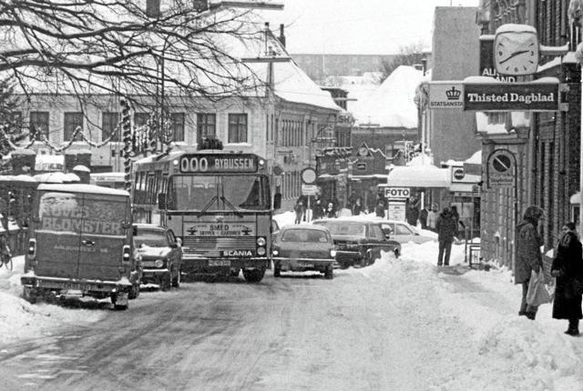 Dengang var det vinter i Thisted. 6. januar 1982 så det sådan ud i Jernbanegade, da fotograf Tage Jensen tog sit billede.