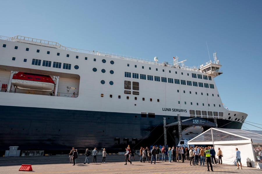 ’Luna Seaways’ ved kaj i Klaipeda for officielt at få sit navn. Foto: ’Luna Seaways’ ved kaj i Klaipeda for officielt at få sit navn. Foto: