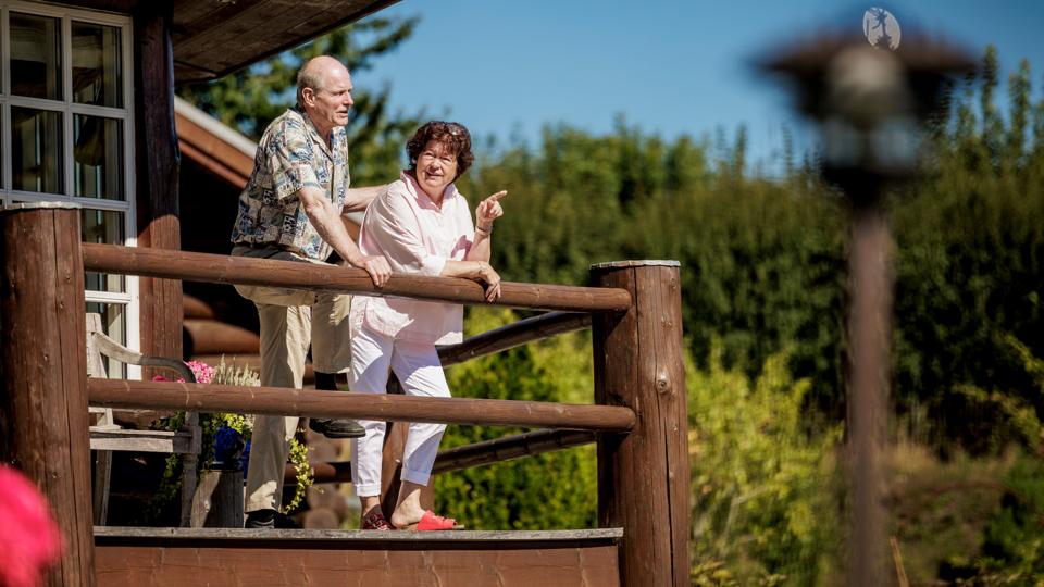 Helene og Jens Jørgen Vestergaard har ejet Bramslev Bakker med campingplads og restaurant i 30 år. Nu har de solgt, og de nye ejere overtager 1. april næste år. <i>Foto: Martin Damgård</i>