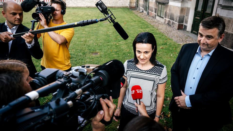 Specialanklagerne Maria Cingari og Alexander Dzougov talte med pressen efter afsigelsen af byrettens dom i sagen om "Operation Greed". Sidstnævnte skal føre ankesagen i Østre Landsret. 14 mænd og et selskab har anket.(Arkivfoto). <i>Emil Helms/Ritzau Scanpix</i>