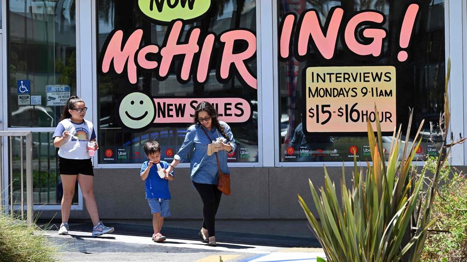 Jobskabelsen i USA ender på 315.000 i august - lidt mere end økonomernes forventning på 300.000 job. Ledigheden er nede på 3,7 procent, og mange steder er der mangel på arbejdskraft. (Arkivfoto) <i>Robyn Beck/Ritzau Scanpix</i>