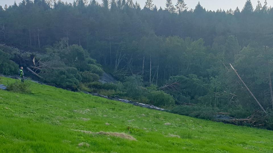 Et jordskred har fredag aften revet et hus med sig i Valsøyfjorden i Heim kommune i Trøndelag. <i>Kåre Hendset/Ritzau Scanpix</i>