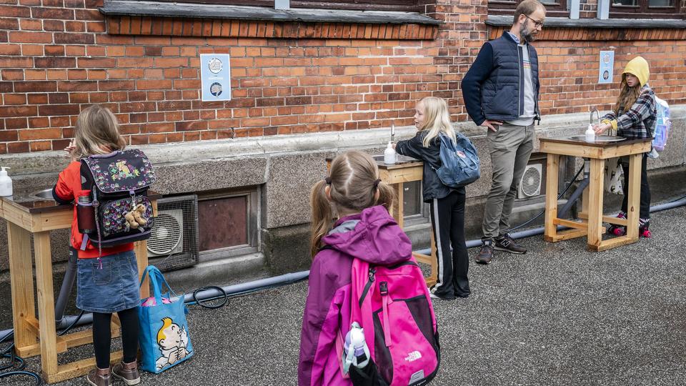 Flere og flere familier vælger den danske folkeskole fra til fordel for en fri- eller privatskole som for eksempel Bording Friskole, hvis elever kan ses på billedet. (Arkivfoto). <i>Søren Bidstrup/Ritzau Scanpix</i>