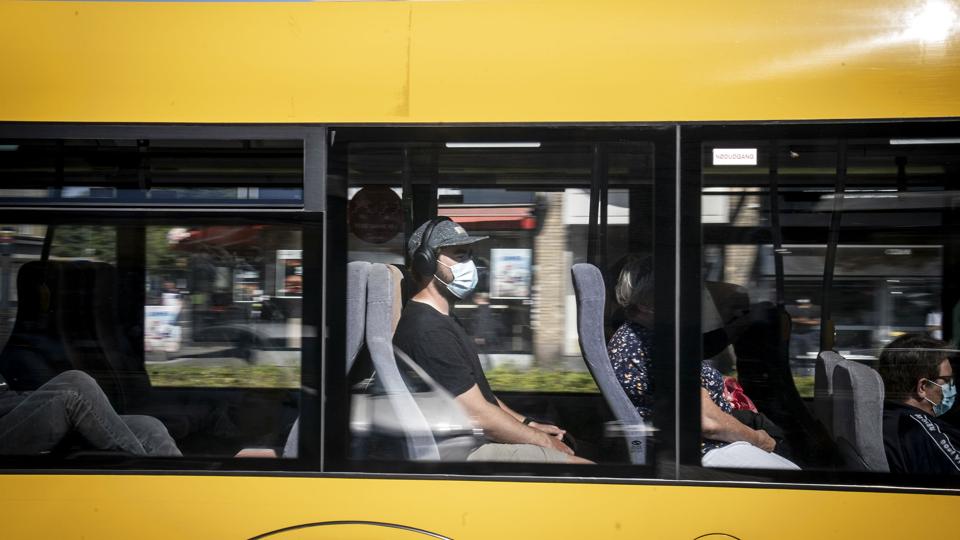 Færre passagerer efter coronanedlukningerne og stigende brændstofpriser er grund til, at regionerne risikerer at måtte nedlægge hver syvende busrute. (Arkivfoto). <i>Mads Claus Rasmussen/Ritzau Scanpix</i>