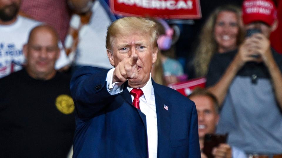 USA's præsident er en "fjende af landet", siger tidligere Donald Trump på et vælgermøde natten til søndag dansk tid. <i>Ed Jones/Ritzau Scanpix</i>