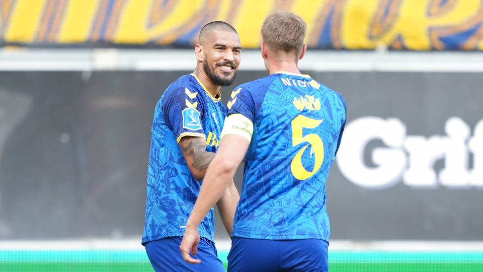 Ohi Omoijuanfo (tv.) debuterede for Brøndby søndag i Horsens, og det gjorde han med en scoring. <i>Claus Fisker/Ritzau Scanpix</i>