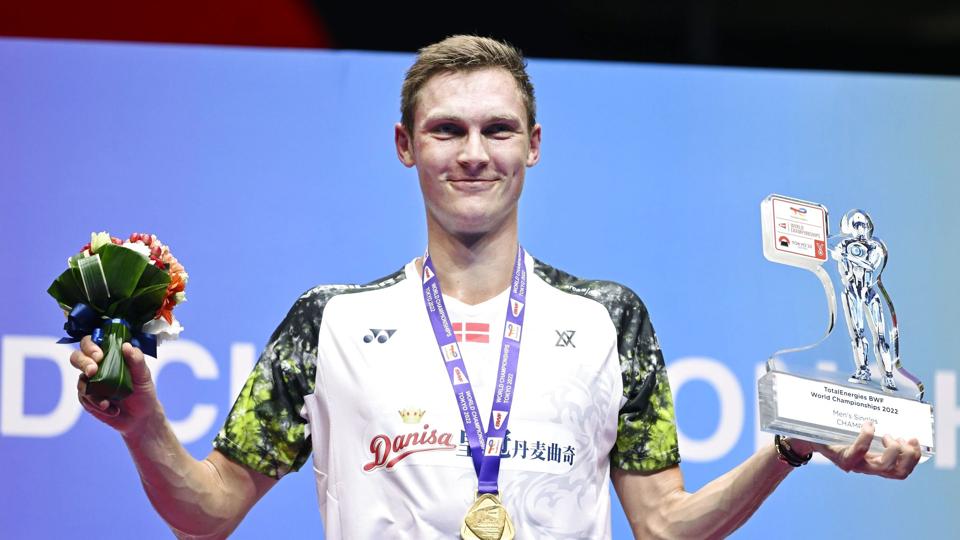 Viktor Axelsen vandt for otte dage siden VM-titlen for anden gang i karrieren. <i>Unknown/Ritzau Scanpix</i>