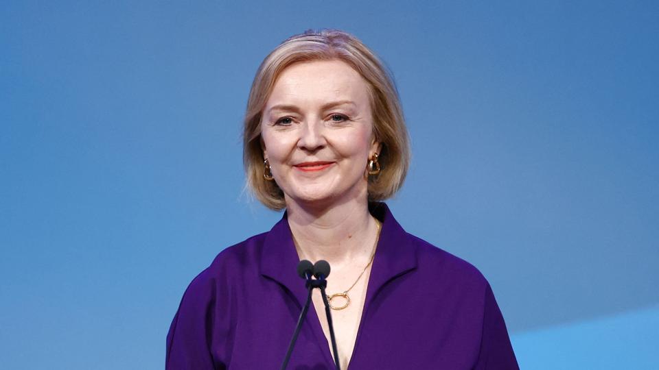 Liz Truss takkede sit parti efter, at hun mandag blev valgt som ny formand for de konservative. Vejen er dermed banet for, at hun kan overtage posten som Storbritanniens premierminister fra partifællen Boris Johnson. <i>Hannah McKay/Reuters</i>