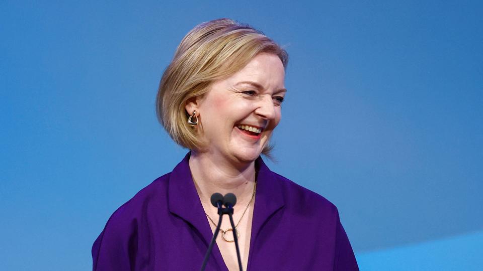 Liz Truss takkede under sejrstale sin "ven Boris Johnson" og fremhævede den afgående premierminister for en "storslået indsats" som regeringsleder. <i>Hannah Mckay/Reuters</i>