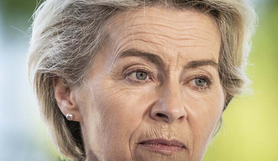 EU-kommissionens formand, Ursula von der Leyen, ønsker Liz Truss tillykke med posten som ny premierminister i Storbritannien. Men hun opfordrer samtidig Truss til at overholde aftalerne med EU. (Arkivfoto) <i>Mads Claus Rasmussen/Ritzau Scanpix</i>