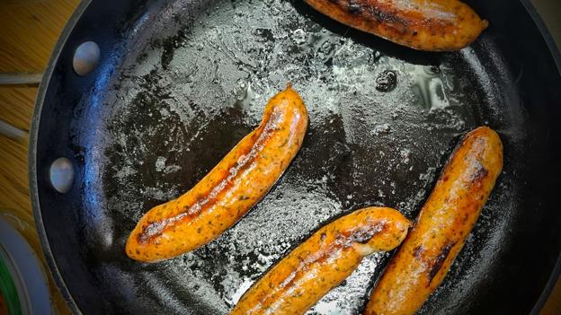 Rævhede Naturprodukters pølser er noget af det bedste, man kan få. <i>Foto: Jakob Kanne Bjerregaard</i>