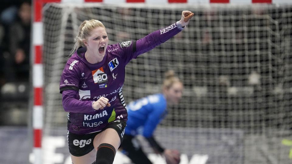 Sarah Iversen spillede en flot kamp på stregen for Ikast mandag. Hun scorede seks mål på seks forsøg. (Arkivfoto) <i>Frank Cilius/Ritzau Scanpix</i>