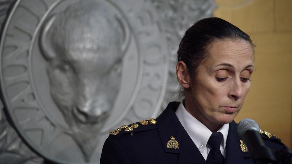 Politichef Rhonda Blackmore ses her søndag ved en pressekonference, hvor hun fortalte om det blodige knivangreb i Saskatchewan. <i>Michael Bell/Ritzau Scanpix</i>