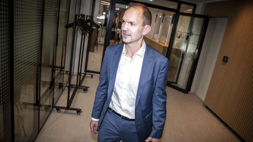 Skatteminister Jeppe Bruus (S) fremlægger onsdag regeringens forslag til, hvordan kan undgå, at flere kommer i pengeproblemer i Danmark i forbindelse med pengespil. En af måderne er ifølge regeringen ved at forbyde "kendte" i reklamerne. (Arkivfoto). <i>Mads Claus Rasmussen/Ritzau Scanpix</i>