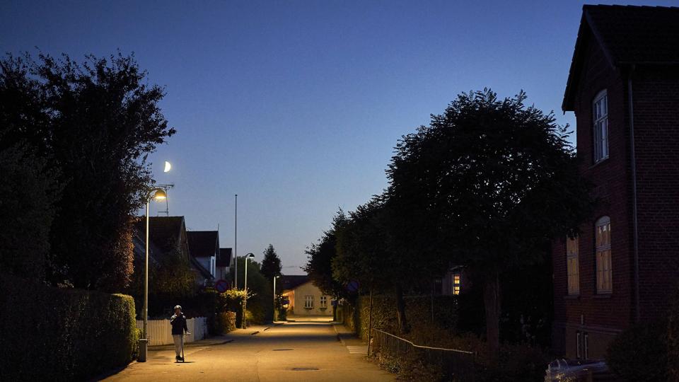 En række kommuner ved hovedstaden overvejer at dæmpe eller helt slukke noget gadebelysning i nattetimerne for at mindske elregningen under energikrisen. (Arkivfoto). <i>Niels Ahlmann Olesen/Ritzau Scanpix</i>