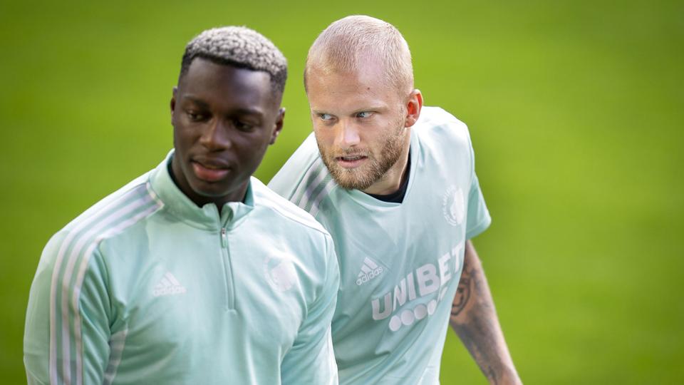 Kantspilleren Mohamed Daramy starter inde i tirsdagens kamp mod Dortmund, mens backen Nicolai Boilesen er bænket. <i>Liselotte Sabroe/Ritzau Scanpix</i>