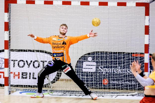 Rasmus Henriksen stod med en redningsprocent på 30 i Helsinge og bidrog dermed solidt til sejren. <i>Arkivfoto: Torben Hansen</i>