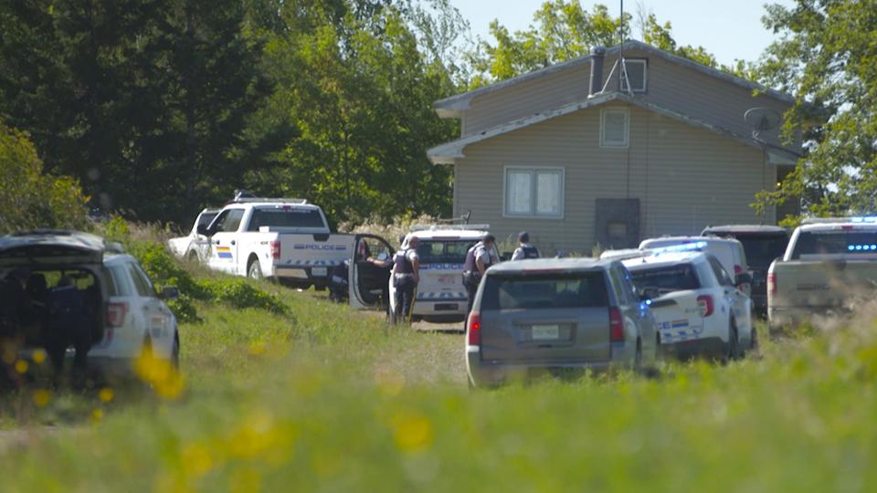 Canadisk politi havde tirsdag omringet et hus, hvor det havde meldinger om, at en gerningsmand bag et dødeligt knivangreb befandt sig. Det viste sig at være falsk alarm. <i>Robert Bumsted/Ritzau Scanpix</i>