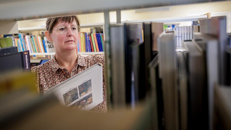 Lisbeth Møller Andreassen er en ud af flere 100, der har argumenteret imod en lukning af Skørping Bibliotek. <i>Foto: Martin Damgård</i>