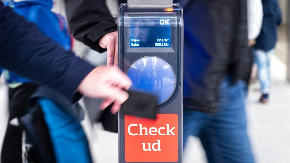 Udbyderne bag Rejsekortet har fået en række indskærpelser fra Forbrugerombudsmanden, der blandt andet kritiserer, at det er for besværligt at få udbetalt sin restsaldo. (Arkivfoto). <i>Ida Marie Odgaard/Ritzau Scanpix</i>