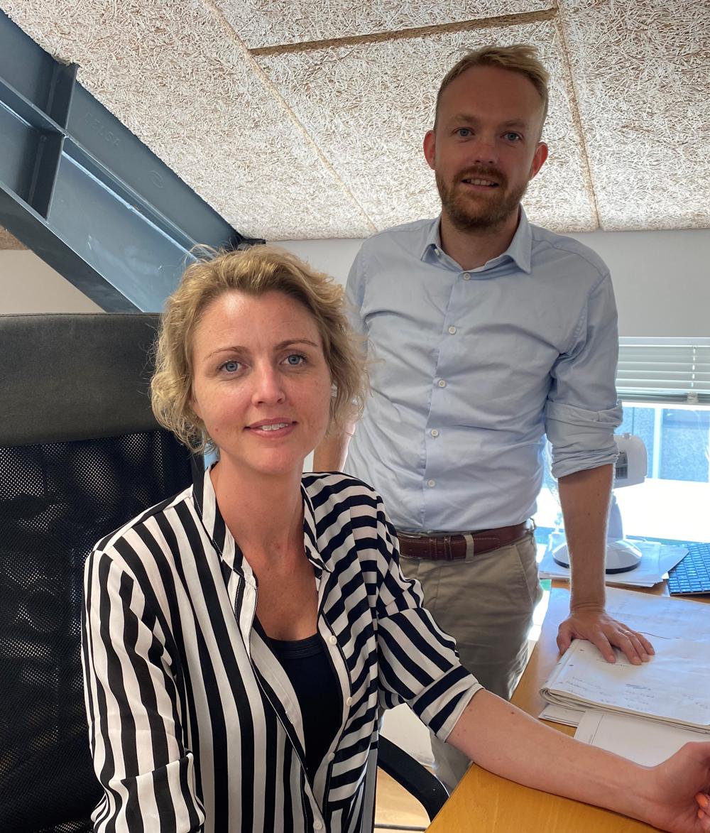 Chefkonsulent Kasper Munk Rasmussen fra SMVdanmark har hjulpet Signe Kjær Stenby med at få en ny erhvervskonto.