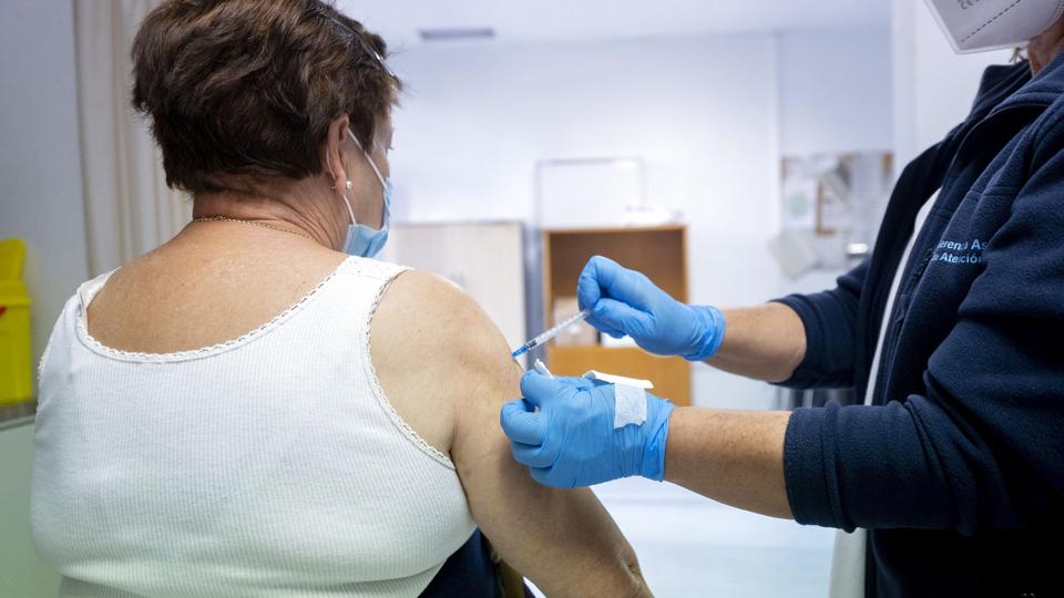 Sundhedsstyrelsen præsenterede fredag efterårets vaccinationsprogram for coronavirus og influenza. Målet er at undgå restriktioner og nedlukninger. (Arkivfoto). <i>Alberto Ortega/Ritzau Scanpix</i>