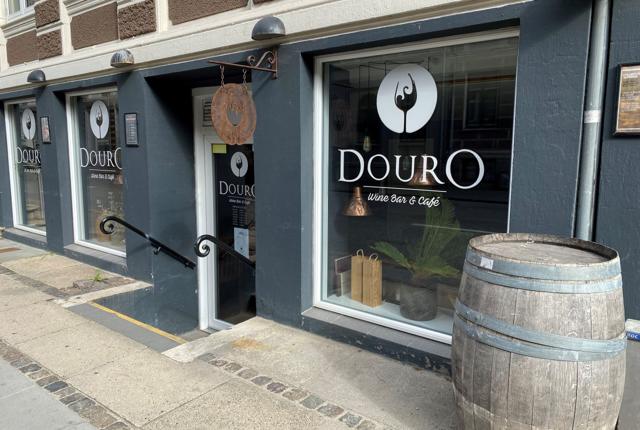 Douro Wine Bar i Danmarksgade har eksisteret de seneste seks år, men onsdag aften meddelte baren på sin Facebook-side, at den havde haft sin sidste åbningsdag. Foto: Thomas Lee Christensen