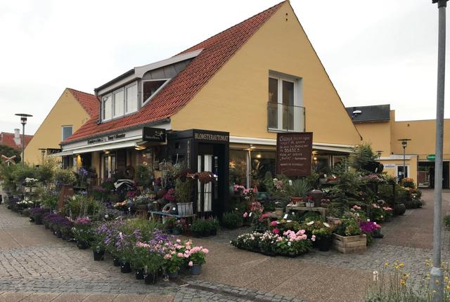 Hos Tonny's Blomster i Skagen kan man handle med butikkens blomster døgnet rundt. Privatfoto: Carsten Vammen