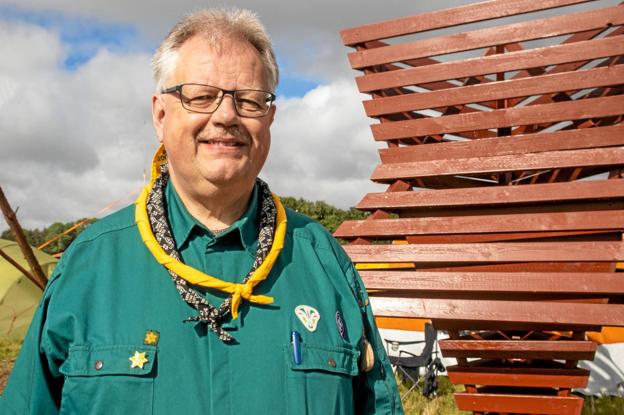 Mogens Gade er aktiv spejder og deltager i disse dage i Spejdernes Lejr ved Roskilde, hvor Jammerbugt-spejderne har bygget en kopi af Blokhus-sømærket som vartegn. Foto: Jesper Hansen