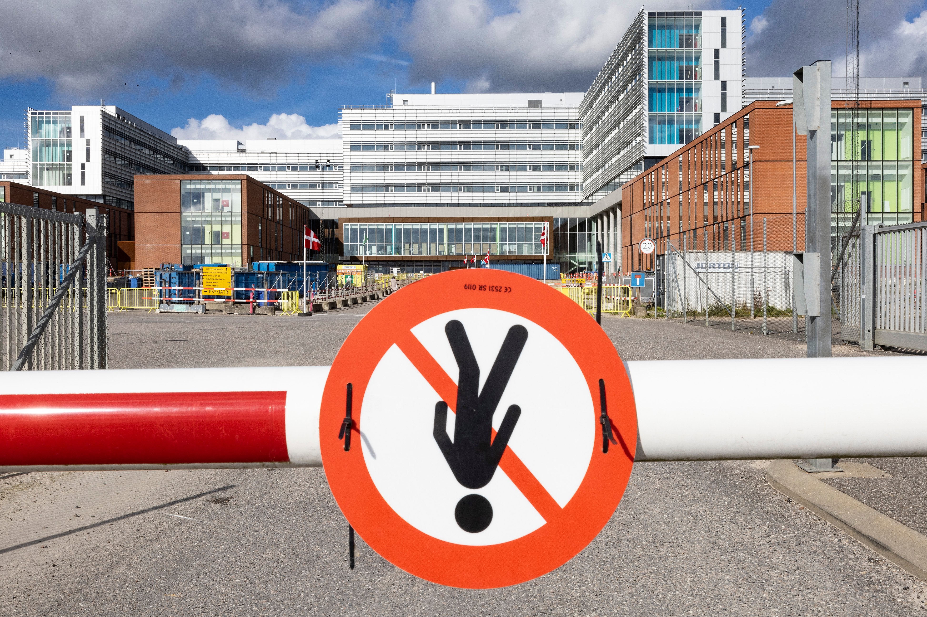 Afgørende rapport om skandalebyggeriet af supersygehuset lander i dag