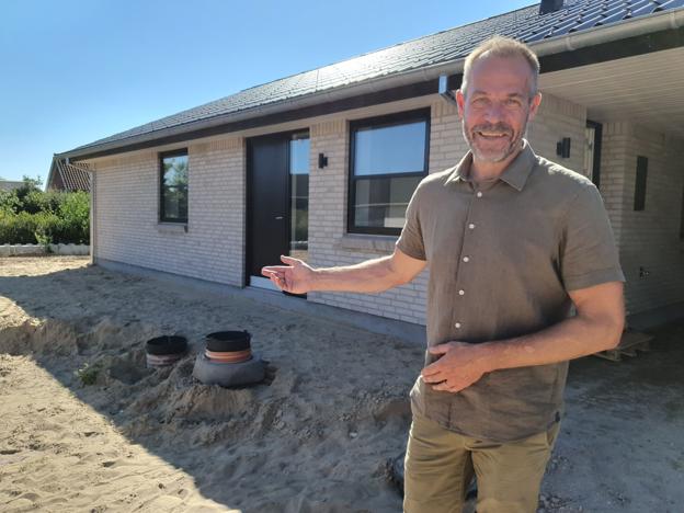 Søren Nørgaard var tilfreds med torsdagens fremvisning og sammenkomst for de kommende beboere i Drachmannshave. Foto: Simon Jensen