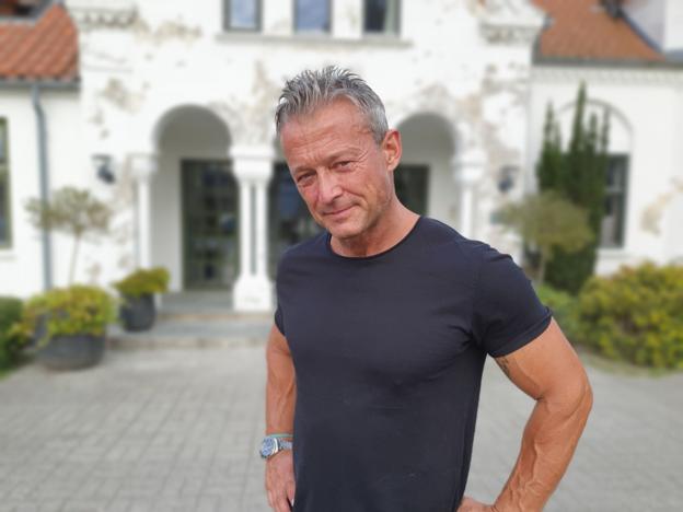 René Dahl Andersen voksede selv op i Hørby, og det var her, politidrømmen første gang spirede i ham. Foto: Simon Jensen
