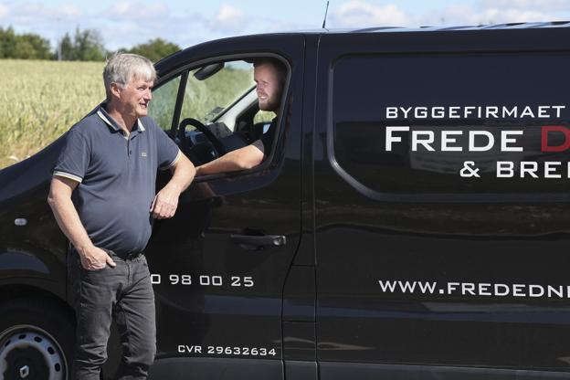 Palle Breinholt er ved at gøre klar til at lade sønnen Lars Breinholt overtage rattet. Foto: Claus Søndberg <i>Foto: Claus Søndberg</i>