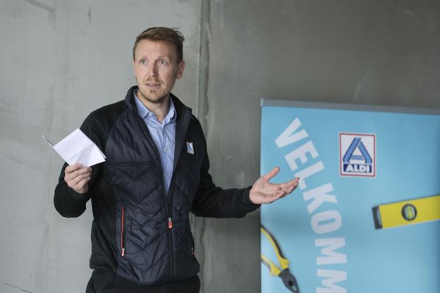 Byggeriet af Aldi-butikken i Hjørring bliver afviklet tre uger hurtigere end normalt, fortæller projektchef Anders Bruun. <i>Foto: Bente Poder</i>