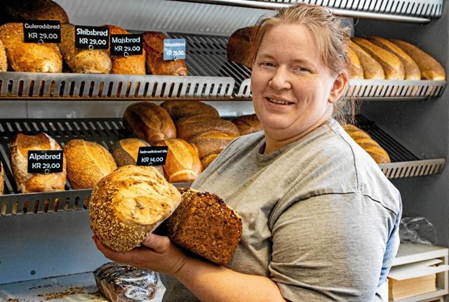 Stort set alle bagernes råvarer stiger i øjeblikket, fortæller Katrine Friis Jensen, der er mestersvend i Konditoriet i Fjerritslev. Foto: Jesper Hansen