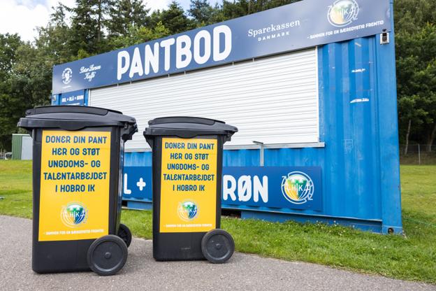 Der er opsat en ny pantbod på stadion i Hobro., hvor tilskuerne kan returnere eller donere deres krus. Foto: Dannie Rosenkrantz