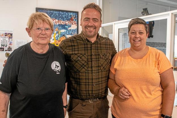 Formand Karen Pedersen, DCH Han Herred, Buddhas ejer og træner Klaus Nielsen og arrangementskoordinator Diana Korgaard Søgaard ved præmieoverrækkelsen. Foto: Jesper Hansen