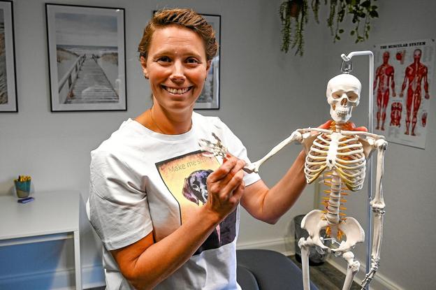 Merethe Henriksen har 11 års erfaring i at behandle og forebygge lidelser i led og muskler - nu åbner hun egen klinik, og vil lave kurser for grupper og virksomheder. Foto: Ole Iversen