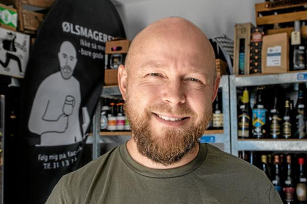 Jesper Mørkholt driver butikken Ølsmageren fra garagen ved privaten i Limfjordsgade. Foto: Jesper Hansen