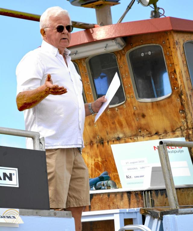 Knud Erik Bertelsen fortalte i begejstrede toner om, hvorfor man støtter båden. Foto: Caroline Laursen