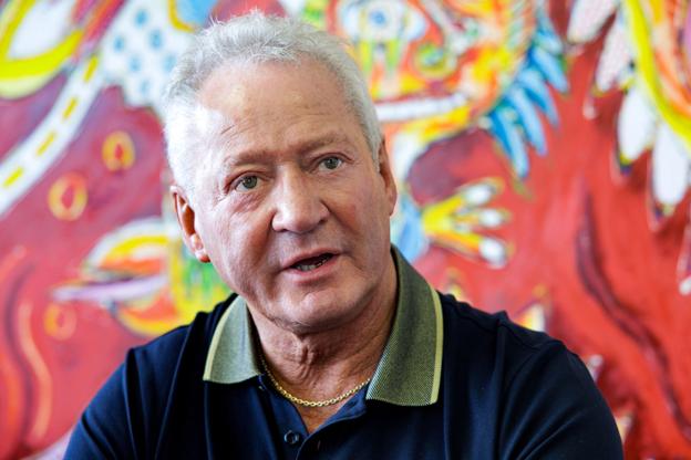 Medejer Per Overgaard Christensen fortæller, at lejlighedsplanerne på førstesalen i JP. Jacobsen Center er skudt til hjørne. Foto: Bo Lehm <i>Foto: Bo Lehm</i>