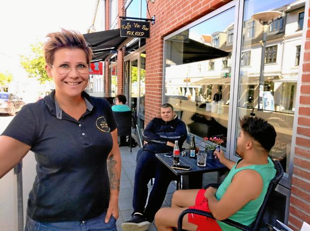 Der har før været travlt på Anette Kolds café. Men ikke som det skete på en ellers helt almindelig onsdag. Foto: Knud Labohn