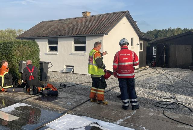 Forbipasserende opdagede brand i hus i Bjergby og slog alarm. Foto: Jan Pedersen