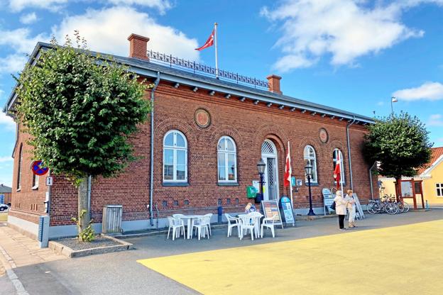 Hvis sagen om salget af toldkammerbygningen fremlægges på et uændret grundlag, vil der blive arrangeret demonstration foran rådhuset, når der holdes kommunalbestyrelsesmøde 30. august. Foto: Carsten Hougaard