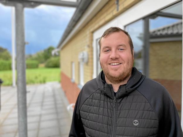 Stig Bjerg Blom håber på stor tilslutning til festen på Kronen i Sæby, lørdag den 3. september, hvor man kan slappe af og være fælles om, at være anderledes. Foto: Lisa Farum Kristiansen
