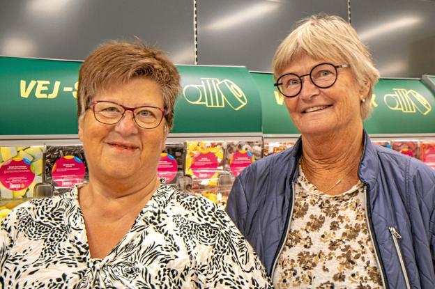 Veninderne Helle Høgh og Margit Vandborg var på indkøb allerede inden morgenkaffen. Foto: Jesper Hansen