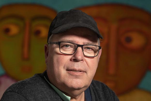 Til hverdag er Kim Godiksen en benhård forretningsmand, men når årets festivaler og kræmmermarkeder lukker ned, tager han på højskole for at male. Arkivfoto: Henrik Louis <i>HENRIK LOUIS</i>