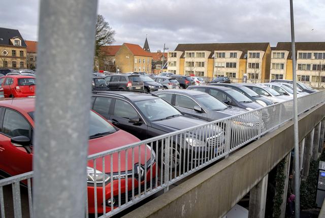 Prisen på parkering stiger, og det samme gør prisen på p-licenser. Foto: Lars Pauli <i>© Lars Pauli</i>