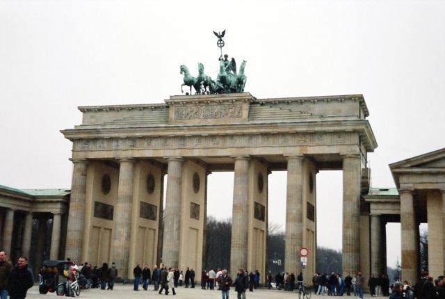 Turen går til en række af Europas kendteste seværdigheder såsom Brandenbuger Tor i Berlin.