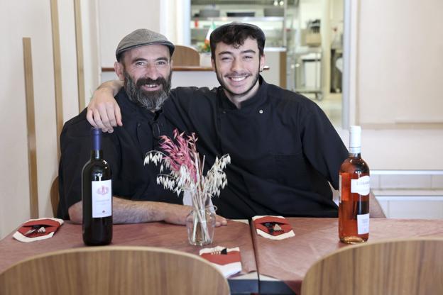 Luigi Gandolfo har også sin søn Gabriele med i restauranten. Foto: Bente Poder <i>Foto: Bente Poder</i>